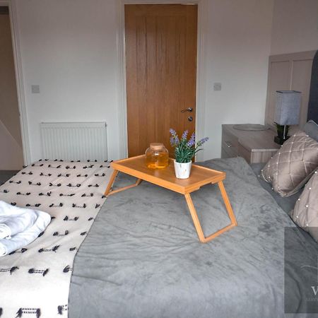 1 Bed House , Free Wifi,Free Parking,Leasure,Business Apartman Swansea Kültér fotó
